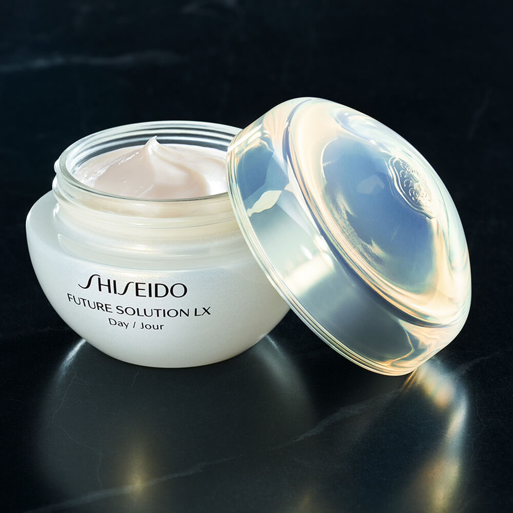 Future Solotion Total Protective Day Cream SPF20 - 50ml
